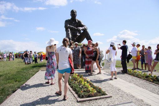 Памятник В.Шукшину