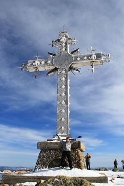 Поклонный крест на горе Курган