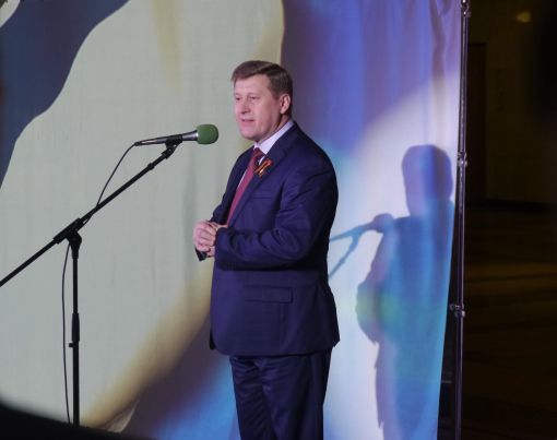 Мэр Новосибирска Анатолий Локоть открывает выставку