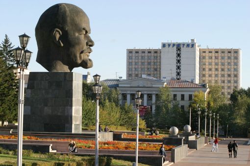Памятник Ленину на площади Советов