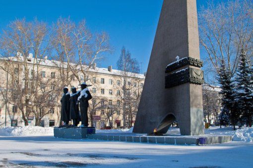 Монумент Скорби и Славы Источник: http://novoaltaysk.sutochno.ru/gorod