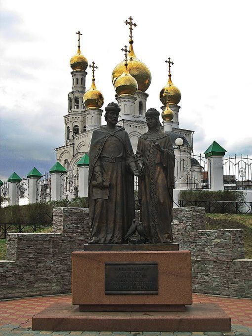 Памятник Петру и Февронии Муромским. Абакан