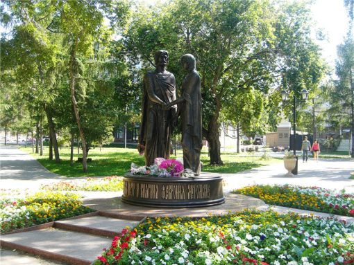 Памятник Святым в Омске