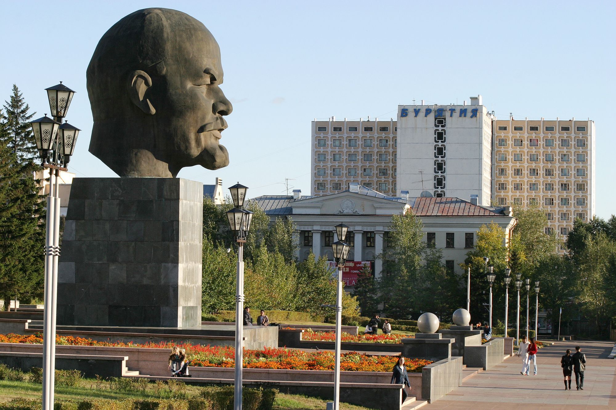 Ли улан удэ. Улан Удэ Ленин. Памятник Ленину (Улан-Удэ). Голова Ленина в Улан-Удэ. Бюст Ленина Улан-Удэ.
