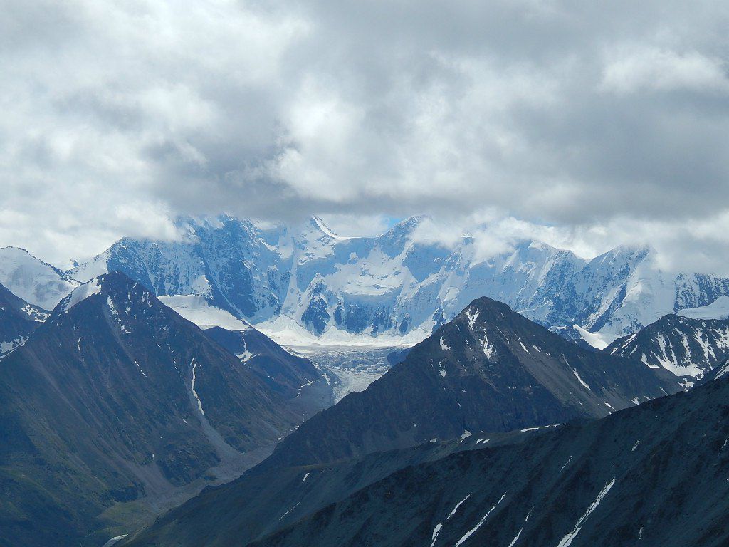 Самая высокая вершина восточной сибири. Алтай горы самые высокие вершины. Белуха Восточный склон. Самая высокая гора в Сибири.