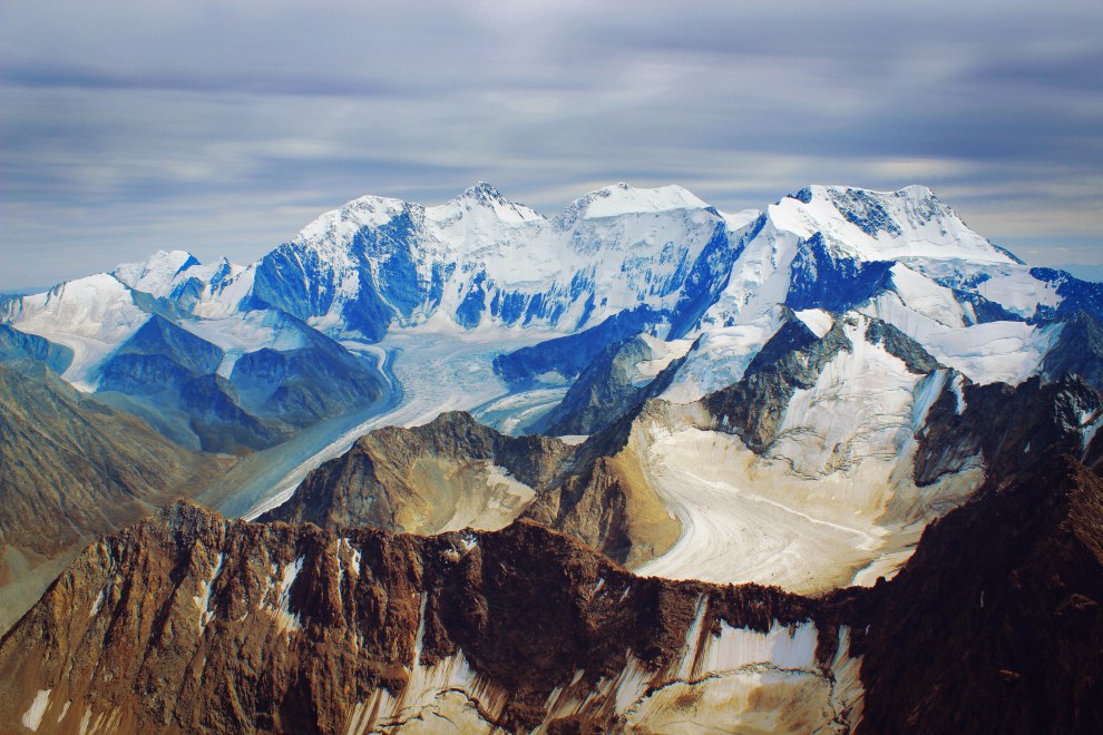 Алтай, гора Белуха, вид с вершины горы Ак-Оюк.